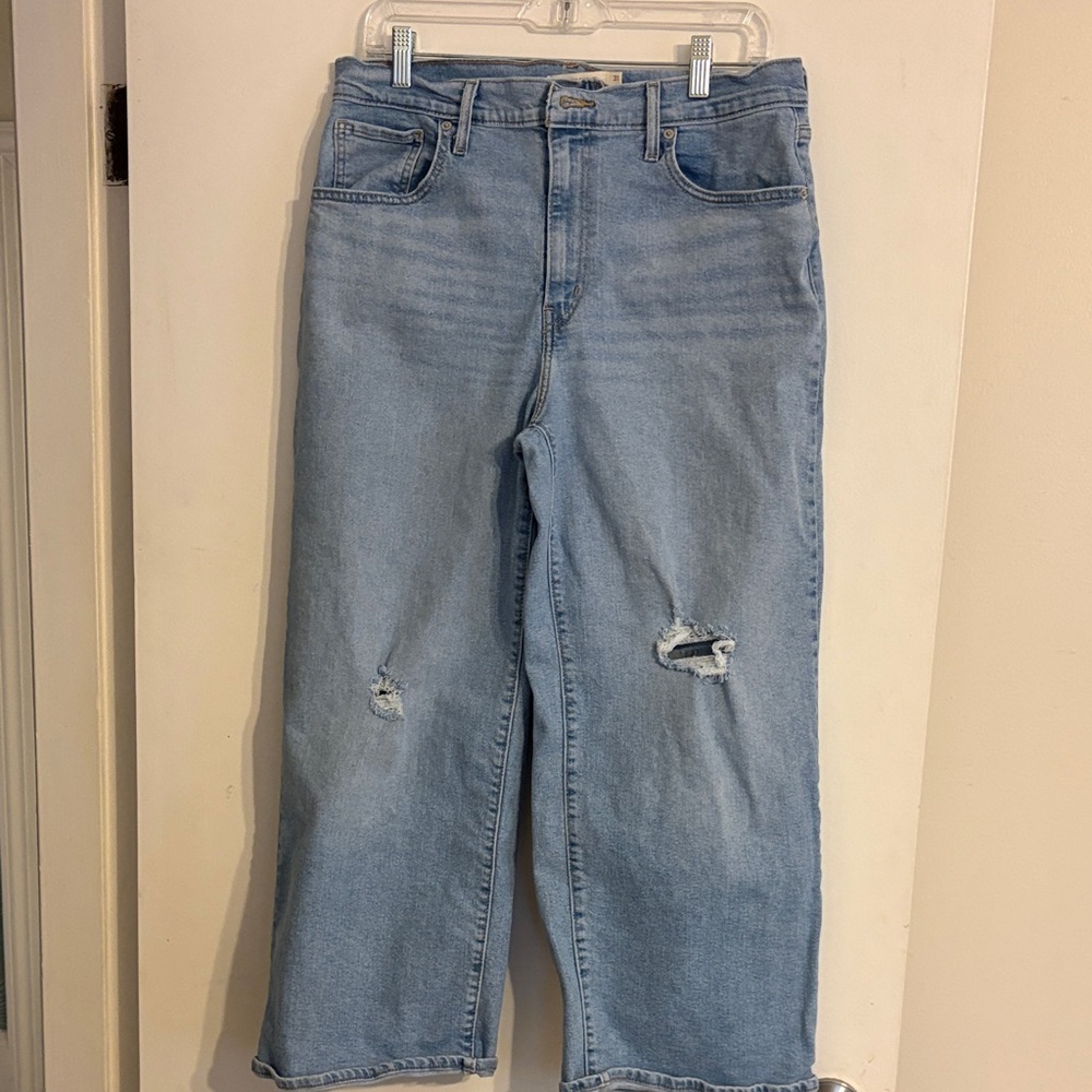 Levi's Light Blue Women's Hi-Rise, Wide Leg Jeans with Distressed Knees. Size 31